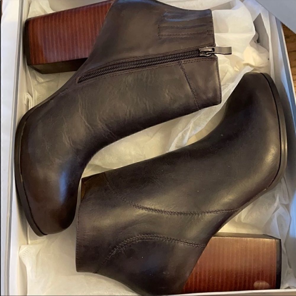 KIXTERS BROWN LEATHER BLOCK HEEL BOOTS. N…